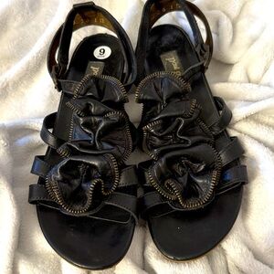 PAUL GREEN MUNCHEN BLACK FLORAL ZIPPER TRIM SANDALS SIZE 6